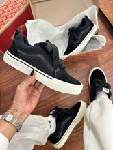 Carregar imagem no visualizador da galeria, Tênis Vans Knu Skool - Preto - Solado Branco
