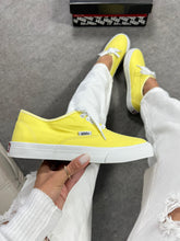 Carregar imagem no visualizador da galeria, Vans Authentic – Amarelo
