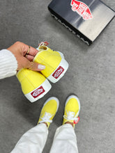 Carregar imagem no visualizador da galeria, Vans Authentic – Amarelo
