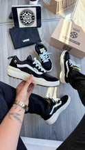 Carregar imagem no visualizador da galeria, Tênis Vans Ultrarange Neo – Preto &amp; Branco

