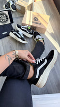 Carregar imagem no visualizador da galeria, Tênis Vans Ultrarange Neo – Preto &amp; Branco

