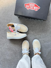 Carregar imagem no visualizador da galeria, Vans Authentic – Palha

