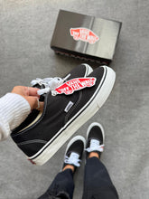 Carregar imagem no visualizador da galeria, Vans Authentic – Preto
