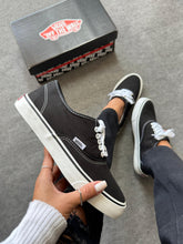 Carregar imagem no visualizador da galeria, Vans Authentic – Preto
