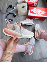 Carregar imagem no visualizador da galeria, Nike Zoom Vomero 18 “Rosa/Branco”
