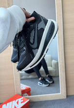 Carregar imagem no visualizador da galeria, Tênis Nike Run Vomero 18 – Preto
