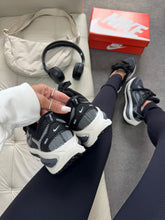 Carregar imagem no visualizador da galeria, Tênis Nike Run Vomero 18 – Preto
