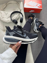 Carregar imagem no visualizador da galeria, Tênis Nike Run Vomero 18 – Preto
