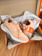 Carregar imagem no visualizador da galeria, Tênis Nike Air Zoom - Nude
